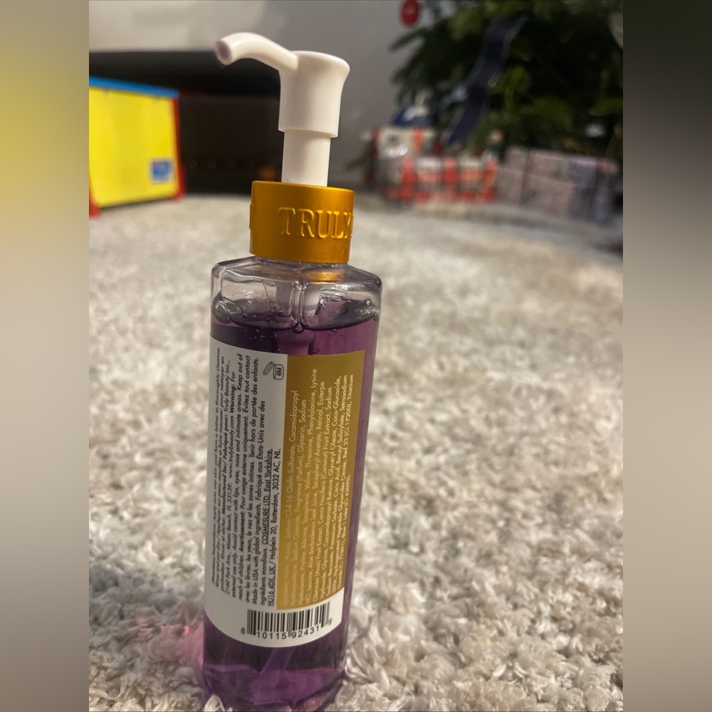 TRULY Tush & Tatas Body Cleanser - Picture 3 of 4
